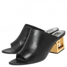 Mules Triangle Givenchy P38